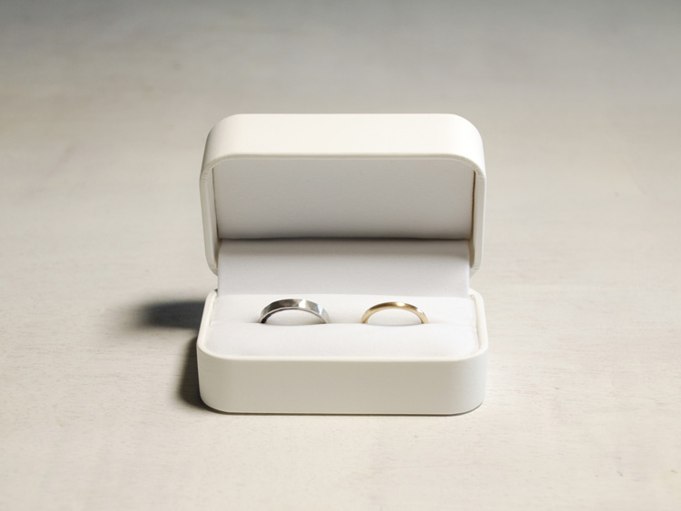 Line wedding ring